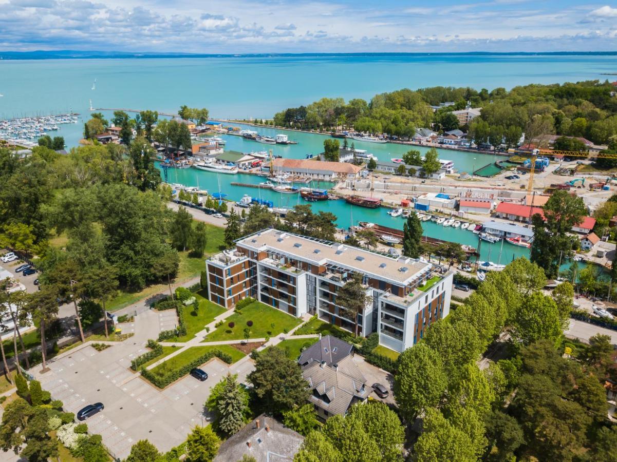Mf Port Azur Wellness Apartments Siófok Exteriör bild