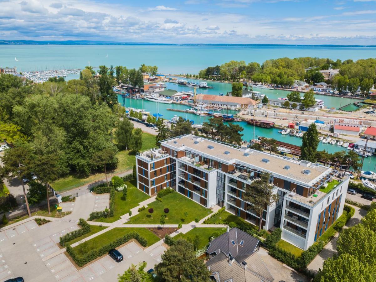 Mf Port Azur Wellness Apartments Siófok Exteriör bild