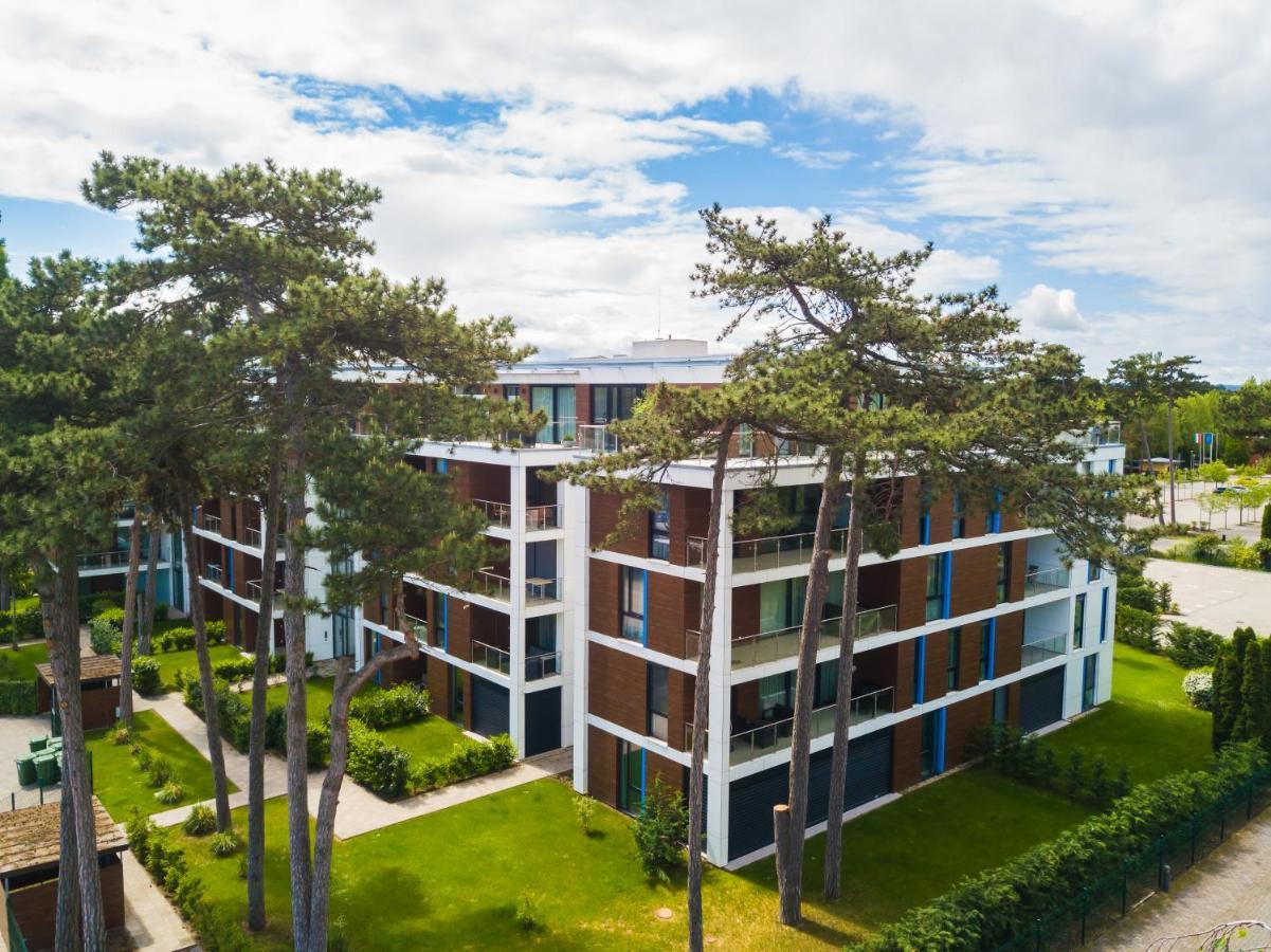 Mf Port Azur Wellness Apartments Siófok Exteriör bild
