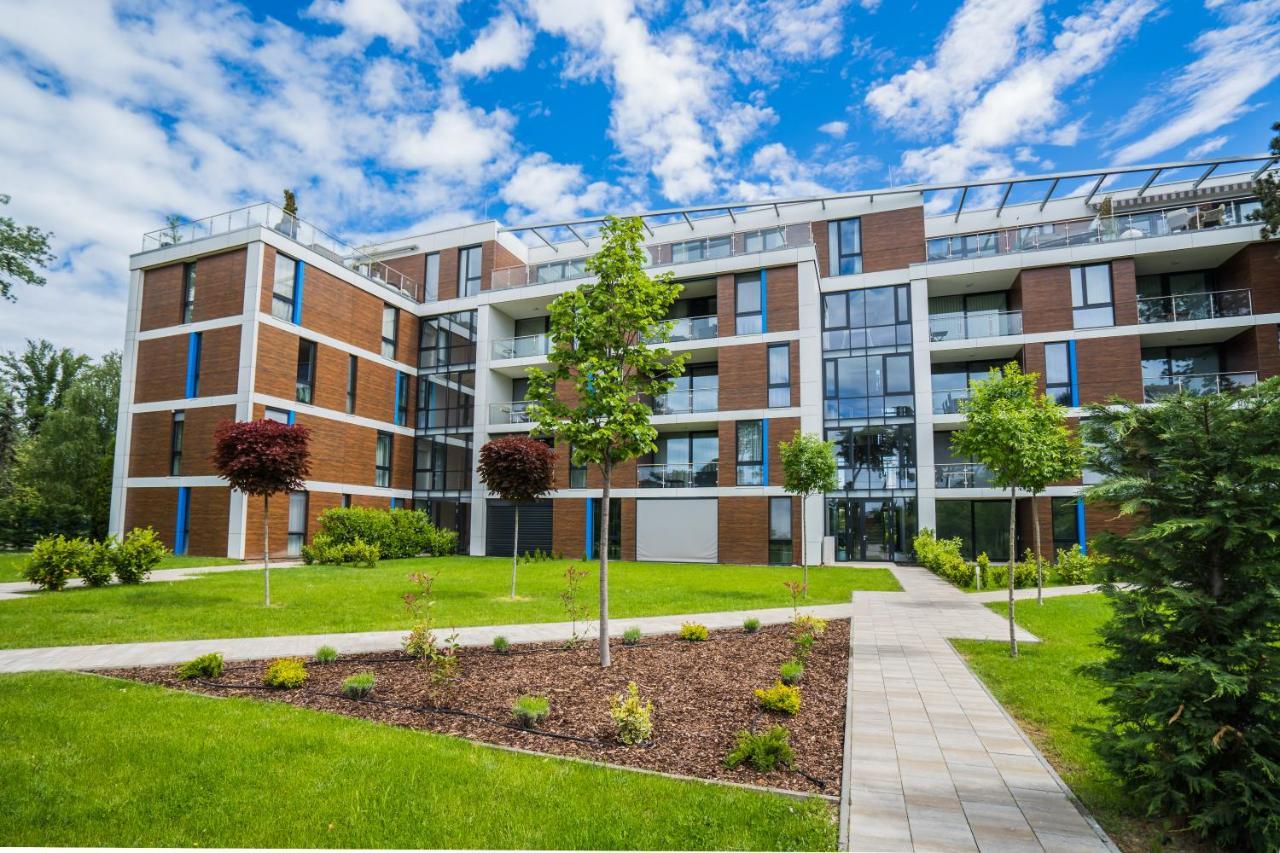 Mf Port Azur Wellness Apartments Siófok Exteriör bild