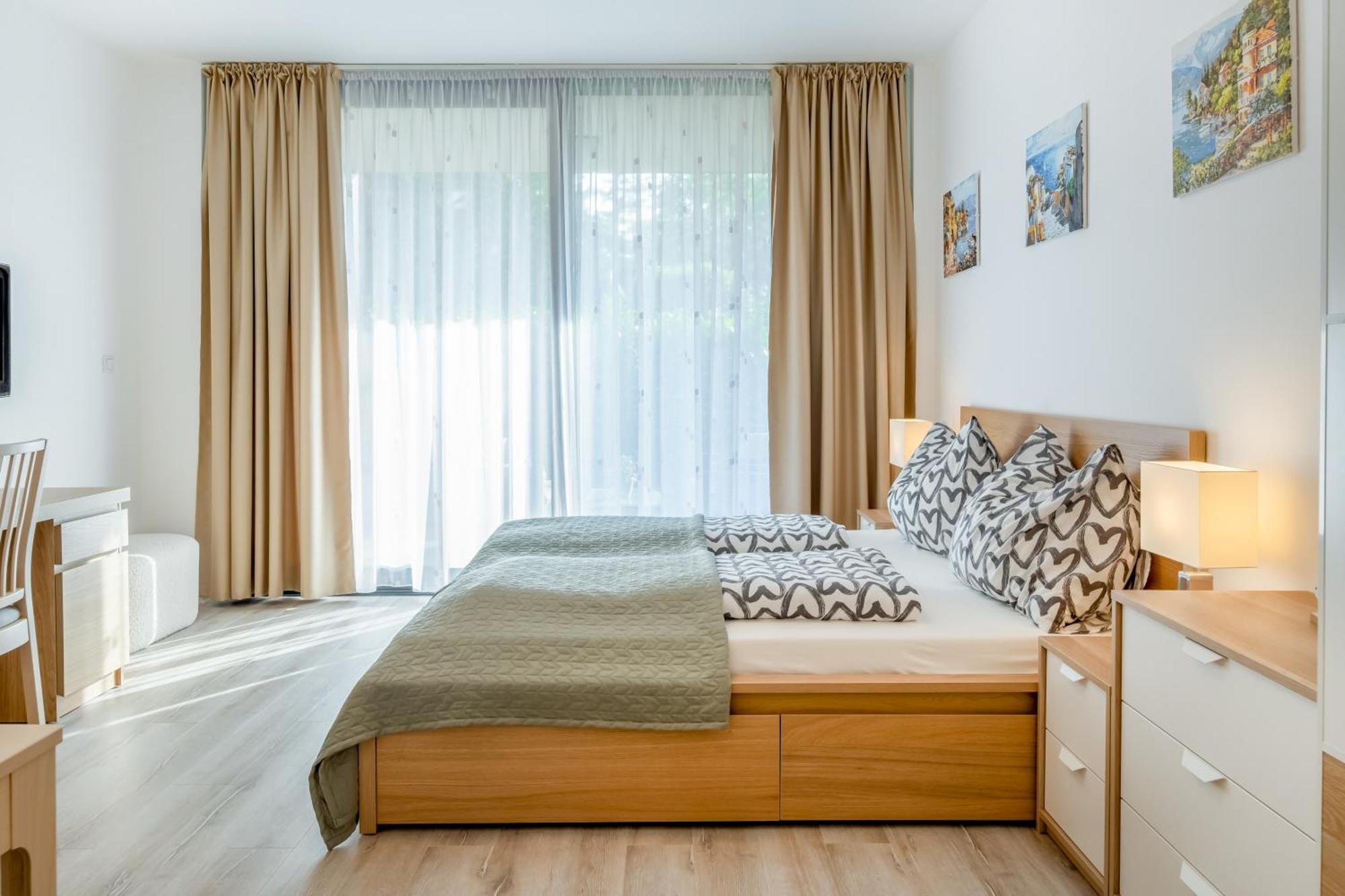 Mf Port Azur Wellness Apartments Siófok Exteriör bild