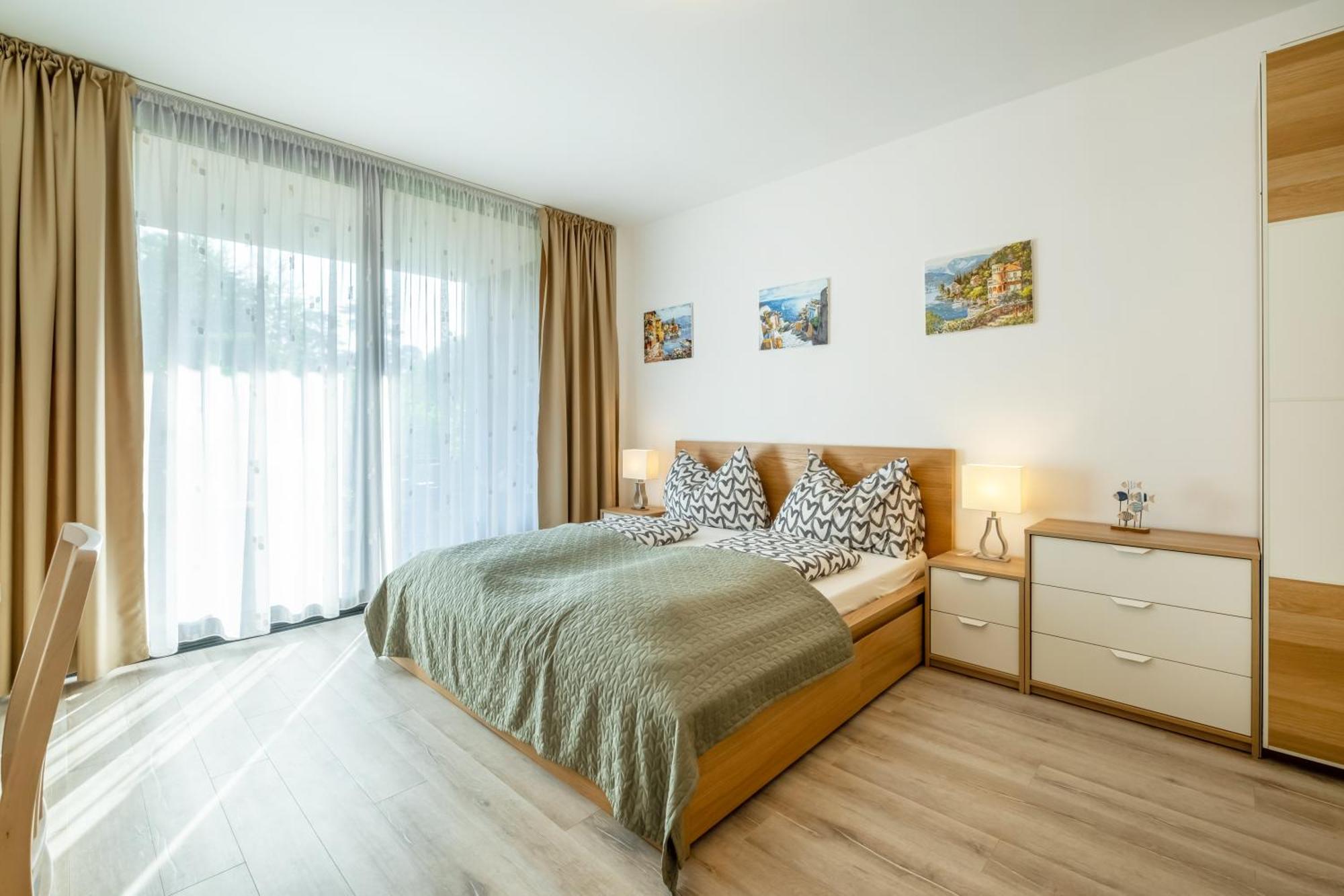 Mf Port Azur Wellness Apartments Siófok Exteriör bild